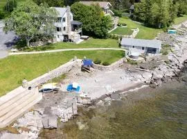 ZaLo House Waterline cabin with Hot Tub Pets