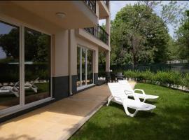 Garden Apartment Fichoza 1 - 80 m from the see, Hotel in Warna