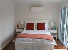 Welcome to the Pool House Fully renovated cabin, ξενοδοχείο σε Shelly Beach