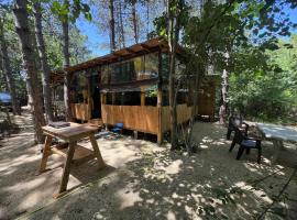 Каравана градина, ξενοδοχείο στη Σωζόπολη