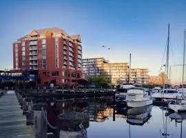 Coast Victoria Hotel & Marina by APA