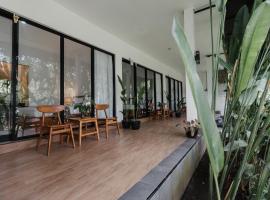 Dana's House, hotel in Tabanan