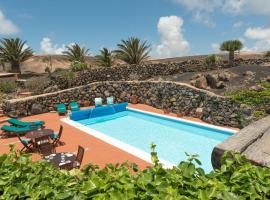 Casa Poniente, hotel in Haría