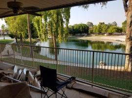 Lakeside Lake Biltmore Village Condo、フェニックスのホテル