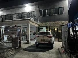 Sunset Retreat Sleeps 4 with Wi-Fi, ξενοδοχείο σε Panatina