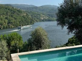Quinta da Ribeirinha - Douro River, hotel in Paços de Gaiolo