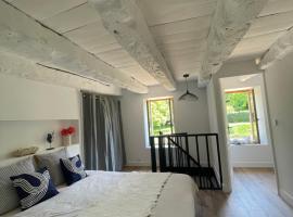 La Maison Armoricaine, hotel v destinaci Plouasne