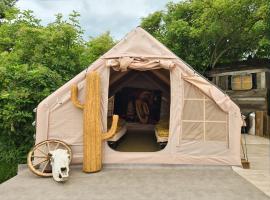 Luxuszelt in einer Pferdeherde, hotel in Falkenberg