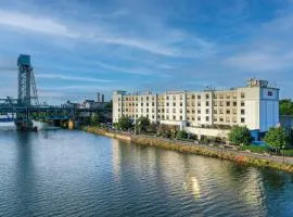 Hampton Inn & Suites Newark-Harrison-Riverwalk