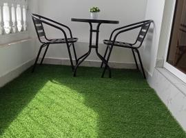 Queens Luxury Studio, отель в Момбасе