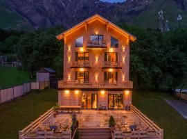 1740 Boutique Hotel Kazbegi, hotel v destinaci Stepancminda