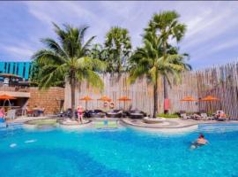 Kata Beach Guesthouse-The Beach Condo, hotel in Kata Beach