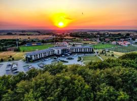 Hotel Mistral Sport, hotel in Gniewino