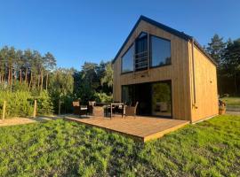 Dom w lawendach nad jeziorem, hôtel à Wielgie