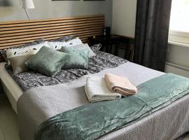 Idyllic upstairs apartment with two bedrooms, hotel v destinaci Joensuu