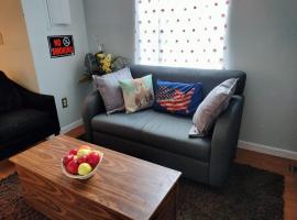 Stylish and Beautiful Condo, hotel in Frederick