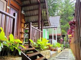 Hillside cottage tulip room with loteng, ξενοδοχείο σε Tanah Rata