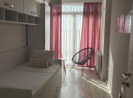 Single Room, Shared bathroom- Rooms GEA, hotel in Prizren