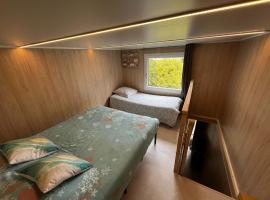 Tiny House à 10min du Mont Saint Michel，位于蓬托尔松的酒店