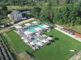 Відпочинковий Еко комплекс "Затишна садиба", ξενοδοχείο σε Luchin