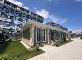 Novel Townhouse, hotel in Korumdu