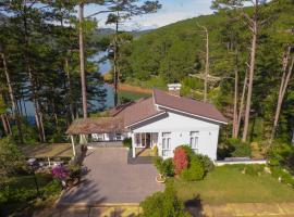 The Dream Villa Best Lake View, hotel v destinaci Xuan An