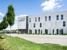 Motel Schlafraum Schlüßlberg-Dein smartes Hotel-contactless check-in, hotel in Schlüßlberg