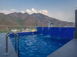 Perfectstayz Premium Laxmi Heritage with Rooftop Pool & Cafe