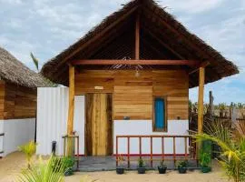 Amwaj Blue Cabana Arugambay