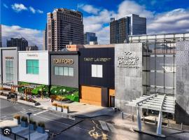 M1 - Private and serene 1bdr 1ba ensuite shared room, hotel in Atlanta