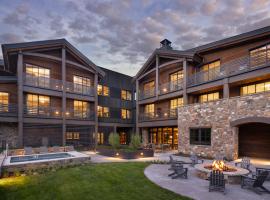 The Rusty Parrot Lodge and Spa, hotel in Jackson