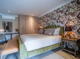 Lotsane Limpopo Luxury River Lodge, khách sạn ở Sherwood