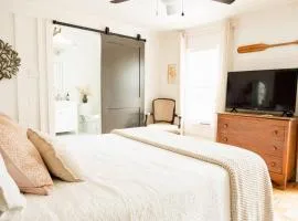 Historic Garden Suite Walk to Bay and Downtown - Suite Two