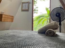 Cascada escondida glamping, hotel en Santa Marta