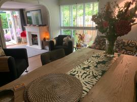 Gezellige ruime Cottage, privé, 2 slaapkamers, hond welkom!, hotel in Hattemerbroek