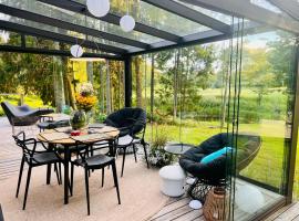 House and sauna where city comforts meet nature, hotell Aiastes