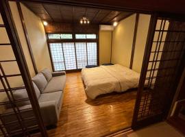 SADO-Stay02金山京町一軒家貸し切り, hotel Szadóban