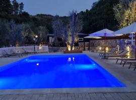 Village Valle D'Oro ApartHotel, hotell sihtkohas San Menaio