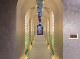 Happy Dragon Courtyard- Newly renovated with French Windows, Near Tian'AnMen Forbidden City,Lama Temple and Heaven Temple, 3minutes walk from Subway,Fluent English speaking with tourist sights tickets service ,Free coffee &laundry Service