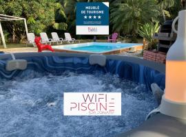Suite Lagoon climatisée avec piscine, spa privatif, khách sạn ở Rivière-Salée