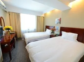 GreenTree Inn ShanDong North WeiHai StationNorth International Bathing Beach Business Hotel, hotel in Weihai