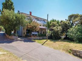 Apartments and rooms with parking space Banjol, Rab - 23468, hotel v Rabu