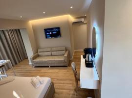 Charles City Center, ξενοδοχείο στα Τίρανα