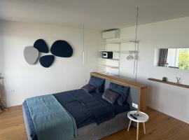 Villa Seawave - on the beach!, hotel v Rabu