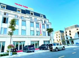 Khách sạn Trung Trầm, hotel en Ðồng Hới