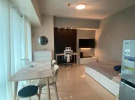 Modern Studio Unit with City and Golf Course View
