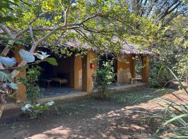 Kamp Kamouflage Kanha, hotell sihtkohas Kānha