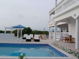 New condo with sea view unit 2, hotel v destinaci Wheeland Settlement