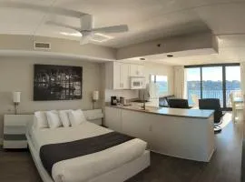 Harbor Inn