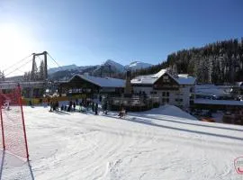 Viesnīca Hotel Fortini Madonna di Kampiljo